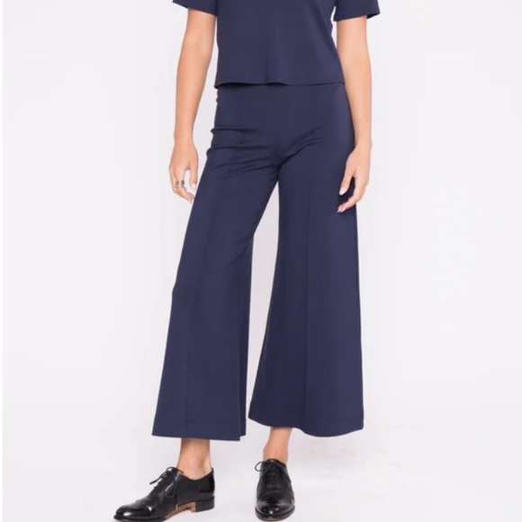 Ripley Rader Navy Ponte Knit Wide Leg Cropped Pant Size (M)
